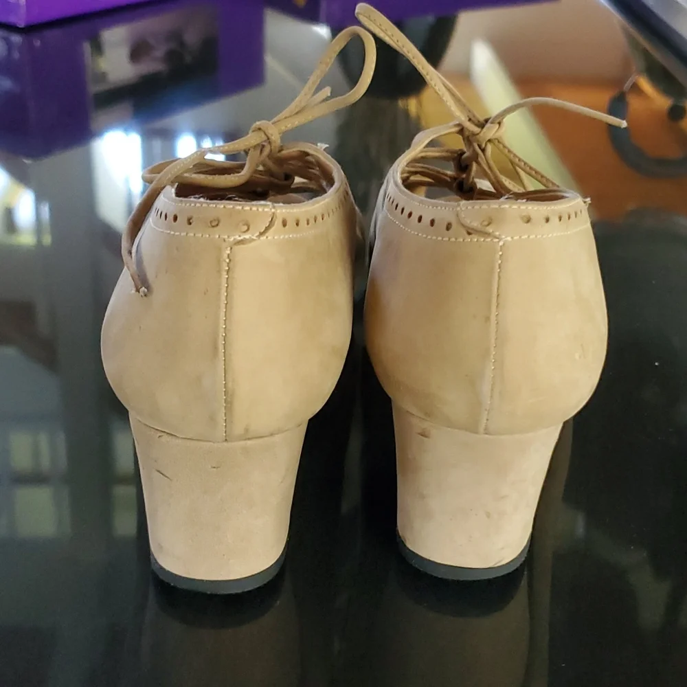 Sasha too beige suede lace up shoes sz 7 1/2 - Picture 3 of 5